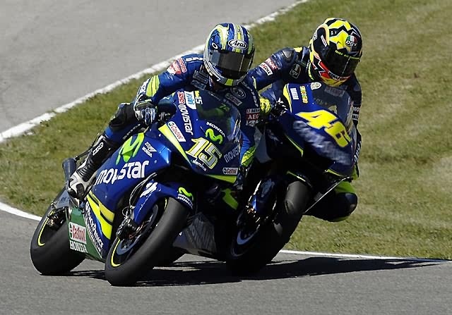 gibernau-rossi-crash.jpg