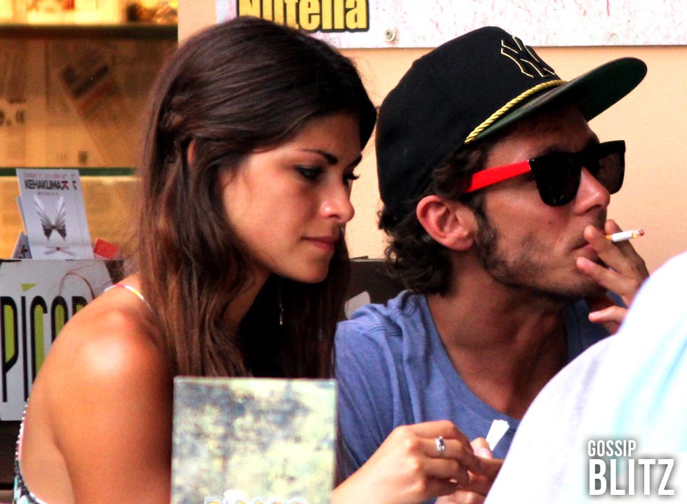 04-valentino-rossi-fuma.jpg